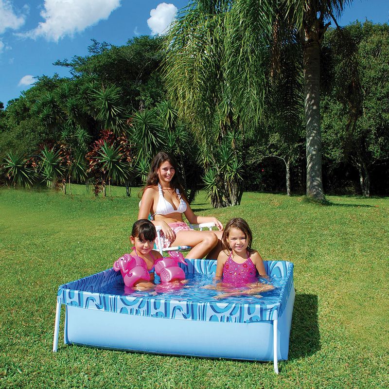 piscina_infantil_mor_400l_ambientada